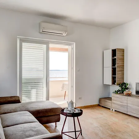 Spacious Near The Sea Apartment *