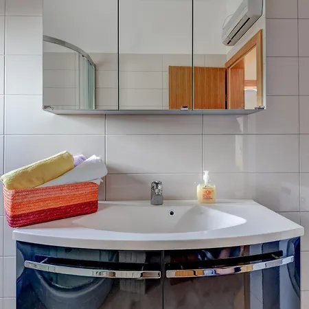 Spacious Near The Sea * Zadar