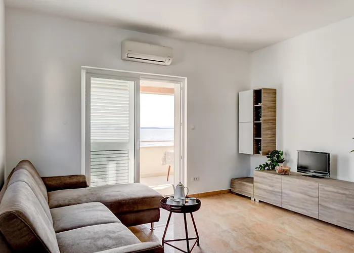 Spacious Near The Sea Apartman *