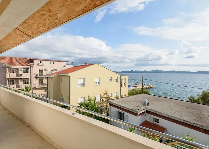 Apartman Spacious Near The Sea