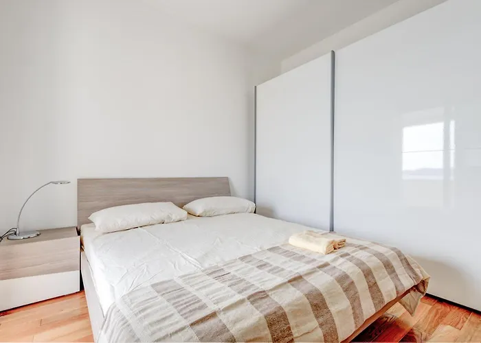 Apartman Spacious Near The Sea *