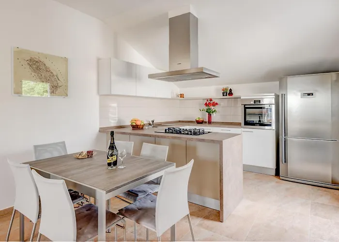 Apartman Spacious Near The Sea *